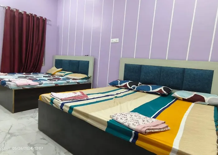 Shree Ayodhya Dham Guest House 300 Meter From Sri Ram Temple Free Pick Up , Drop , Breakfast & Wifi